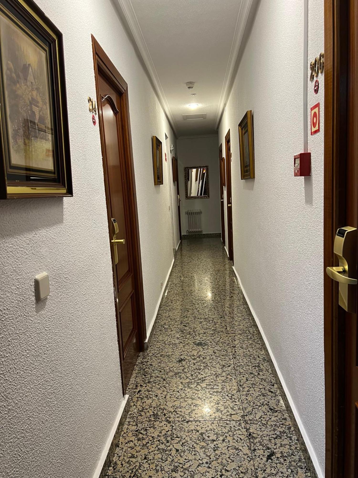 Hostal Sonsoles Madrid-Centro Exterior photo